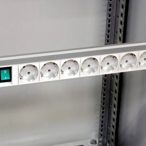 Schneider Electric NSYAPU19S8S 19 inch Stekkerdoos voor patchkast 1 HE Geaarde contactdoos Aluminium